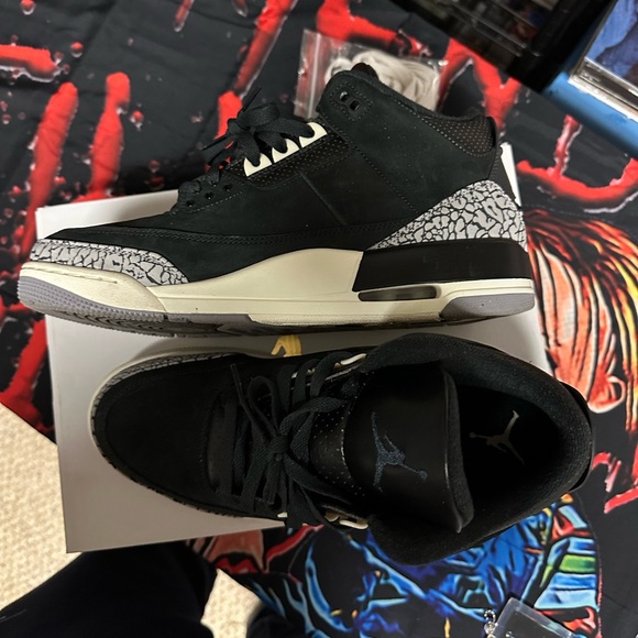 Air Jordan Retro 3 | WMNS 12 (men 10.5) | Off Nior/Black Sail/Voile/Noir - Picture 3 of 8